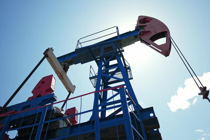 В ОПЕК+ договорились о дополнительном увеличении предельного количества добываемой нефти с сентября