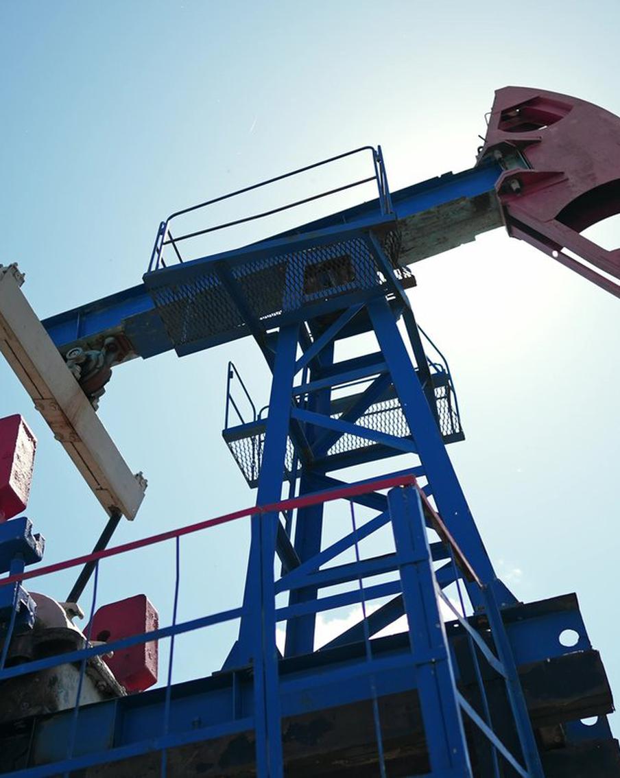 В ОПЕК+ договорились о дополнительном увеличении предельного количества добываемой нефти с сентября