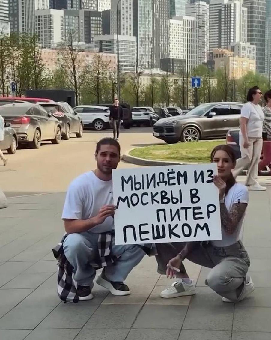 Карина и Анри начали подготовку к походу основательно – с таблички. Покупка палатки состоялась уже после.