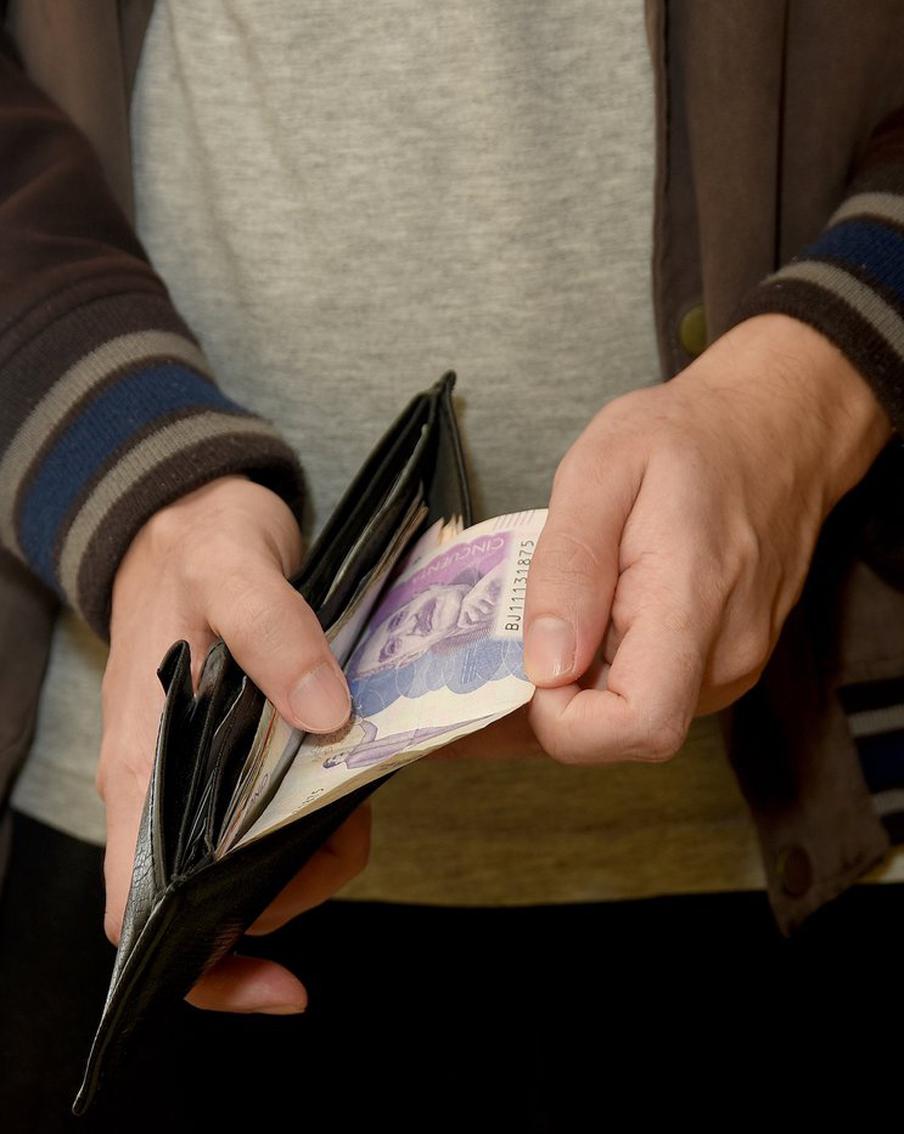 Зарплатное молчание: кто выигрывает от запрета говорить о доходах