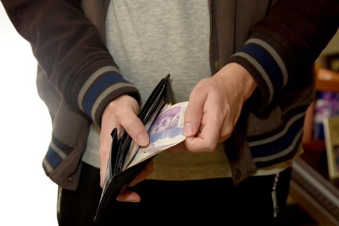 Зарплатное молчание: кто выигрывает от запрета говорить о доходах