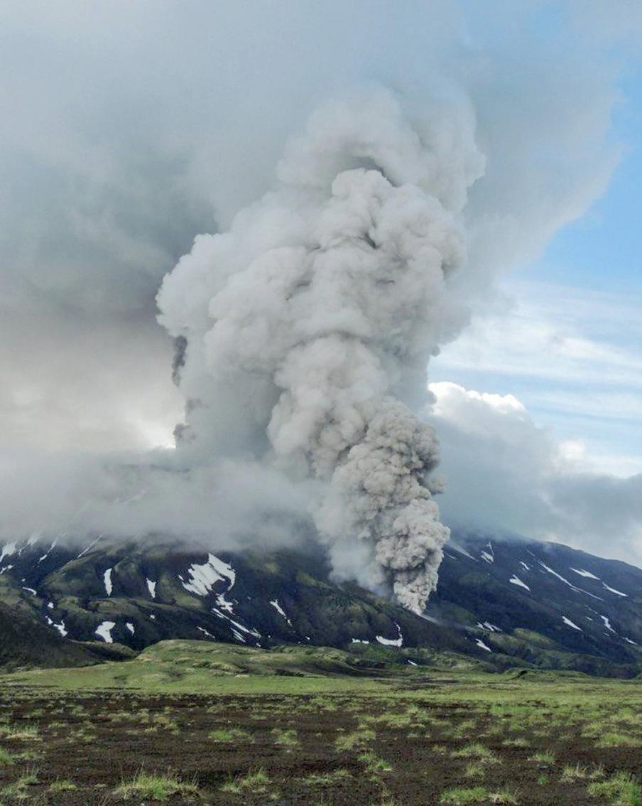 Землетрясение на Камчатке спровоцировало извержения вулканов, спавших столетия