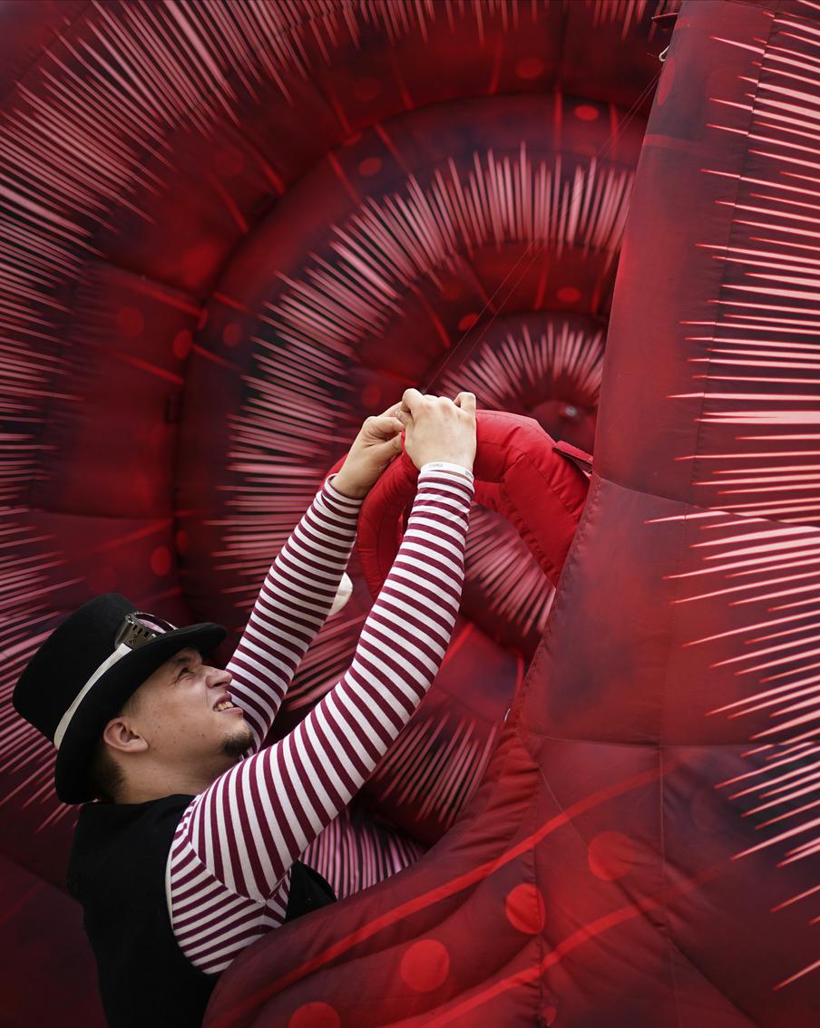 Британцы приравняли гигантских улиток на "Карандаш-фесте" в Старице к папе римскому