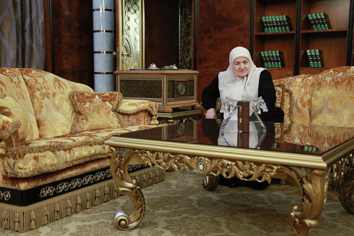 Сальдо наградил мать Кадырова орденом