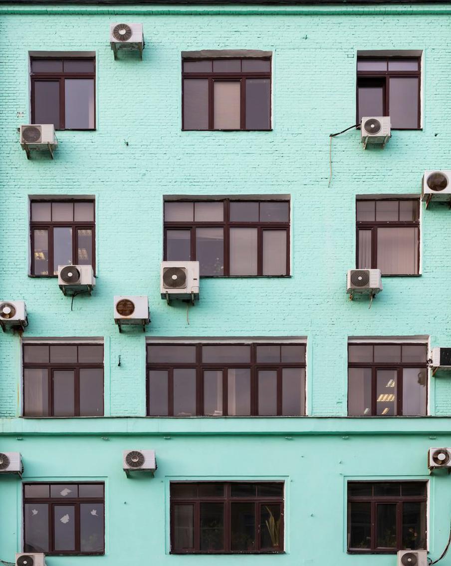 Китайская пытка водой, или капающий кондиционер: москвичка поделилась проблемой