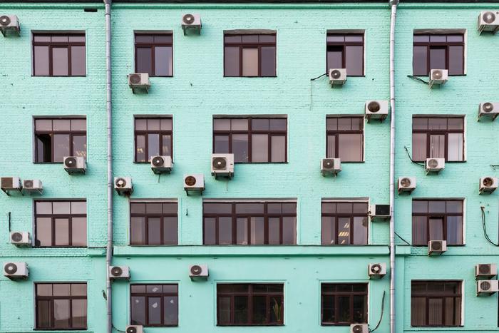 Китайская пытка водой, или капающий кондиционер: москвичка поделилась проблемой