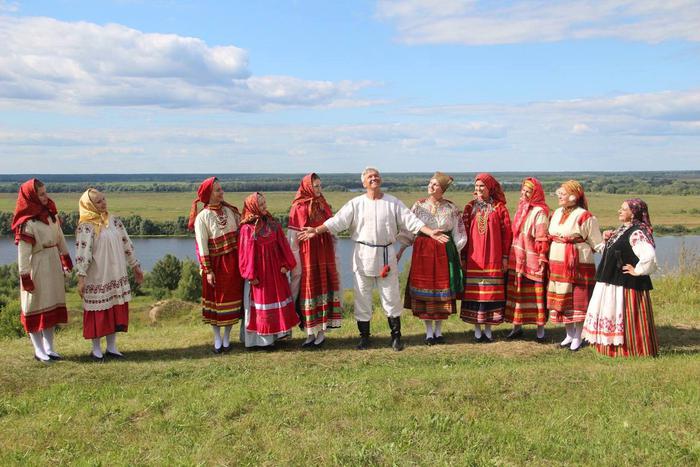 "Шесть часов выпрашивал костюм у рязанской бабушки": как была собрана самая большая коллекция народного костюма в России