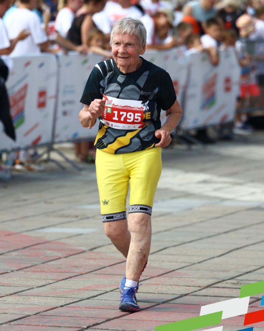 Клара Богатова в 91 год пробегает по 100 километров в месяц