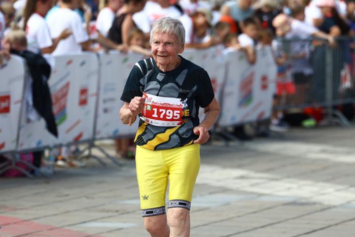 Клара Богатова в 91 год пробегает по 100 километров в месяц