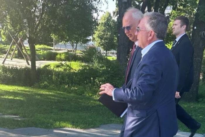 Спецпосланник Трампа Уиткофф и глава РФПИ Дмитриев посетили парк Зарядье