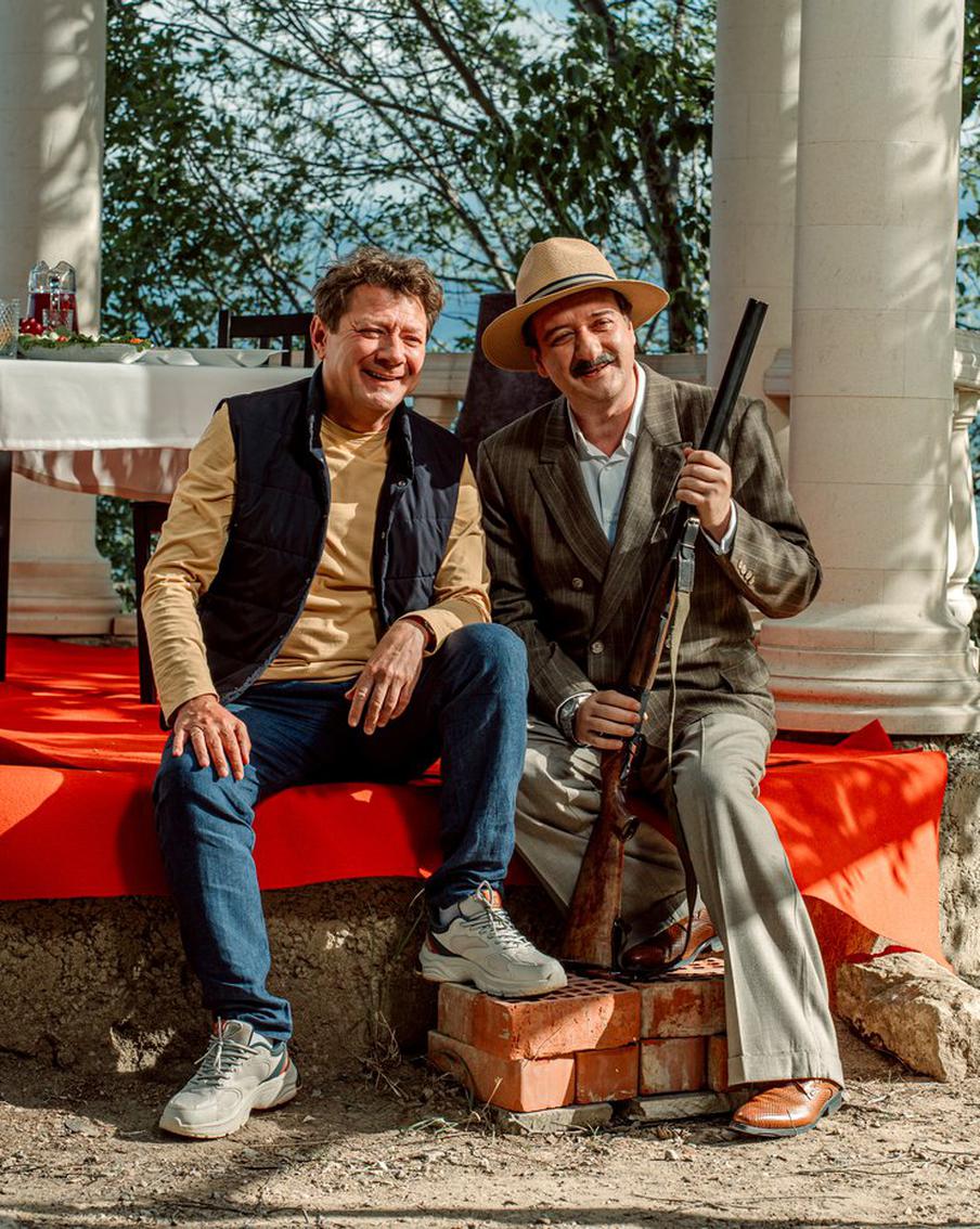 Ян Цапник бежит в горы Дагестана от авторитетов в авантюрной музыкальной комедии "Атель-Матель"