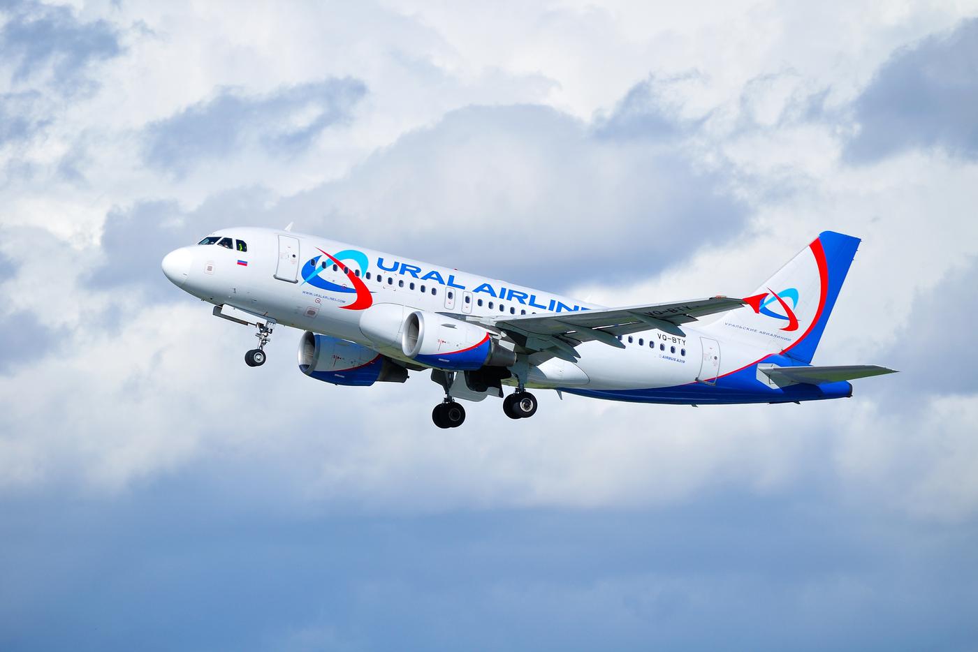 В Астрахани Airbus A321 совершил аварийную посадку: пострадавших нет