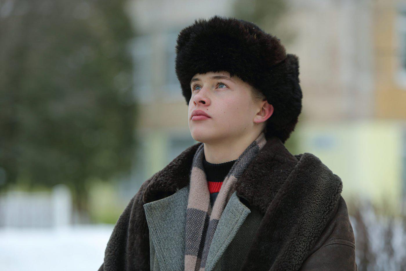 Леон Кемстач в роли Пальто в сериале "Слово пацана. Кровь на асфальте".