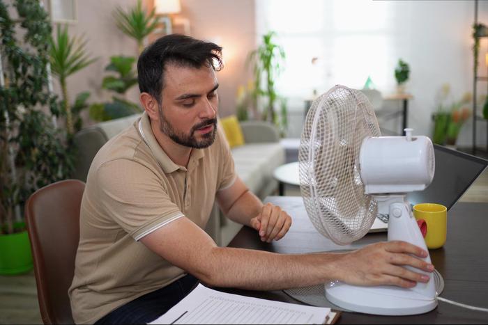 Если в офисах будет невыносимо жарко, москвичи смогут активно бороться за свои права