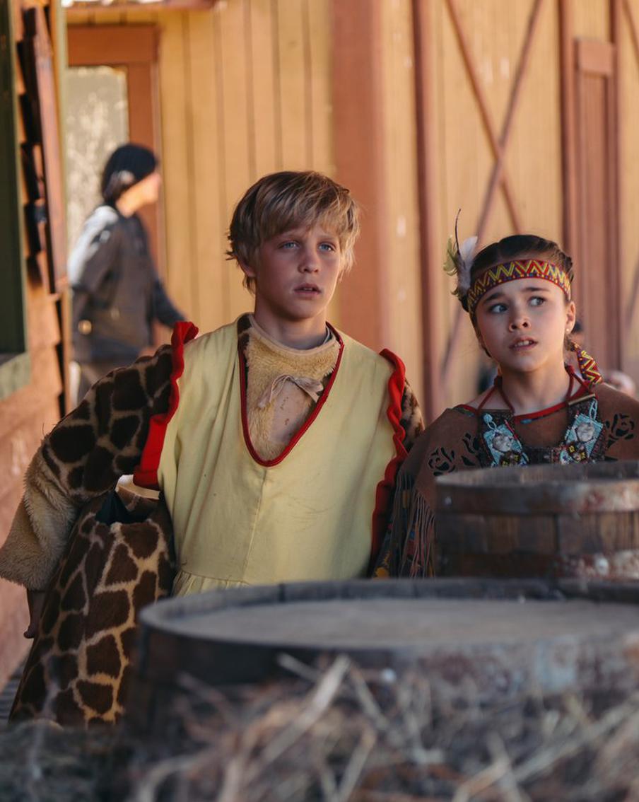 "Павел Прилучный просился выполнять самые безумные трюки": как снимали фильм "Приключения жёлтого чемоданчика"