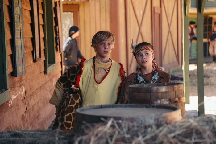 "Павел Прилучный просился выполнять самые безумные трюки": как снимали фильм "Приключения жёлтого чемоданчика"