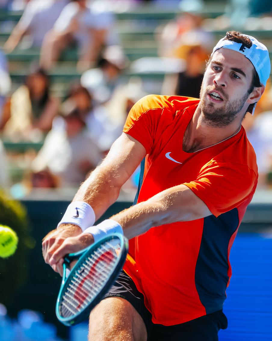 Теннисист Хачанов потерпел поражение в финале "Мастерса" в Торонто