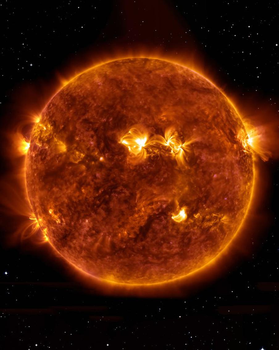 Самая мощная с начала лета магнитная буря началась на Земле после вспышки на Солнце