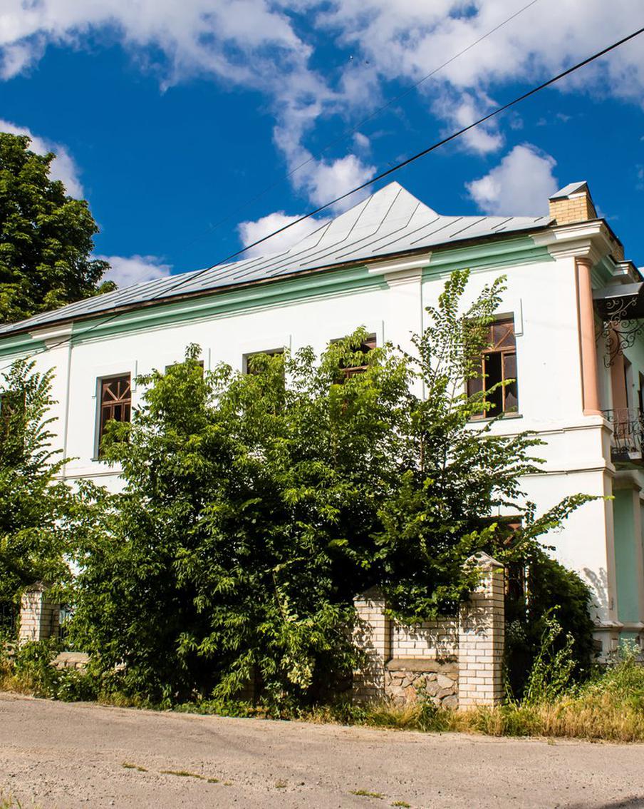 В Харьковской области жители начали массово продавать недвижимость за бесценок из-за наступления Российской армии