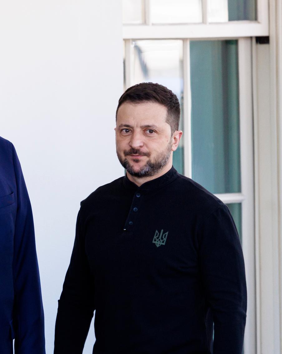 Белый дом рассматривает возможность участия Зеленского в переговорах Путина и Трампа на Аляске 15 августа