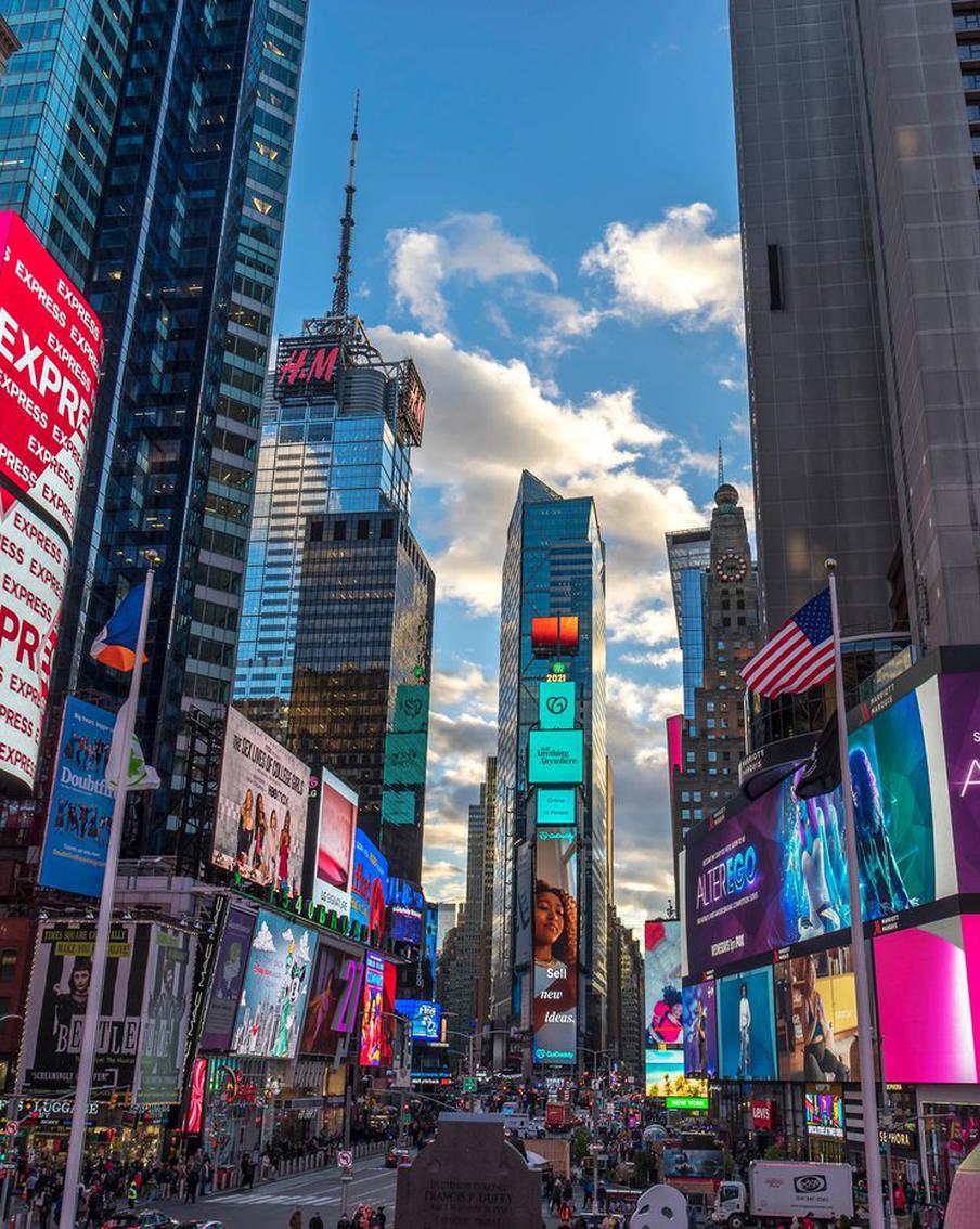 Американский подросток ранил трёх человек на Таймс-сквер после ссоры с девушкой