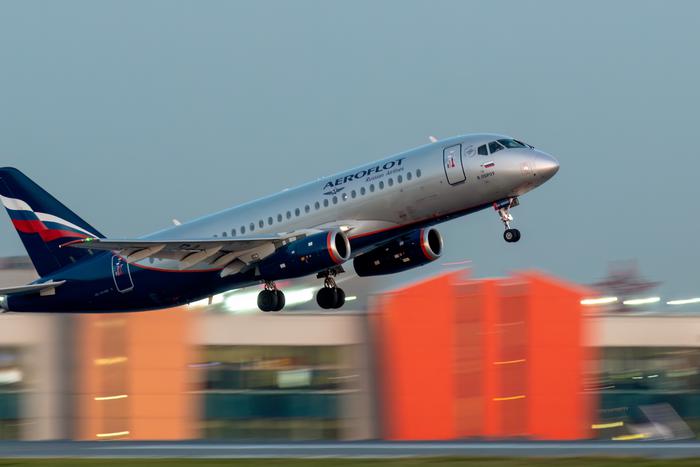 Российская авиакомпания "Аэрофлот" вносит изменения в расписание рейсов из-за временных ограничений в аэропортах