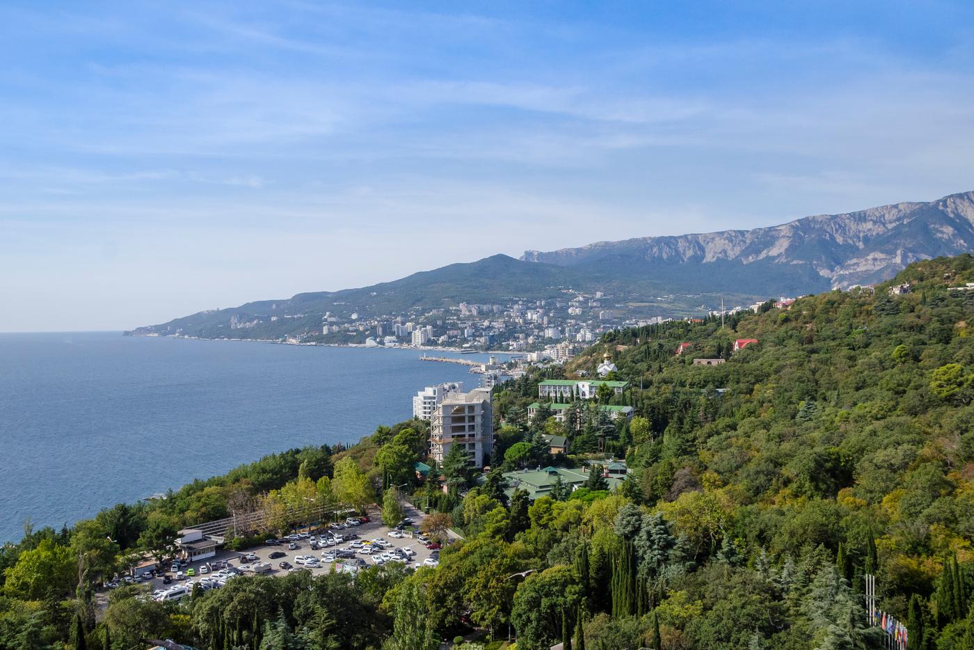 Около двух гектаров природного заповедника горит недалеко от Ялты в Крыму