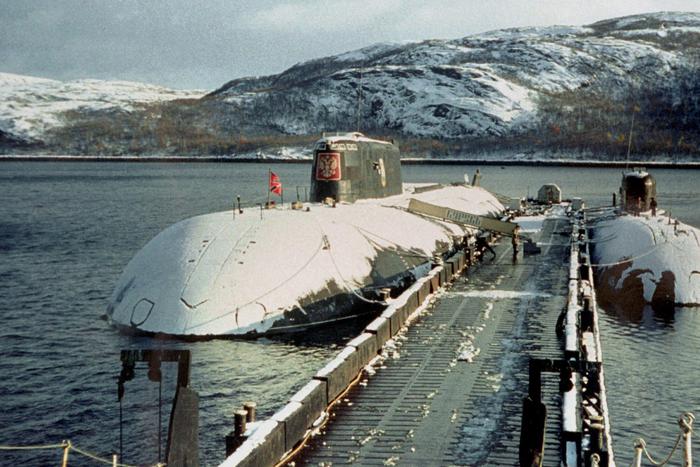 "Кристина Ерахтина пела песенку фотографии отца": 25 лет назад затонула АПЛ "Курск"