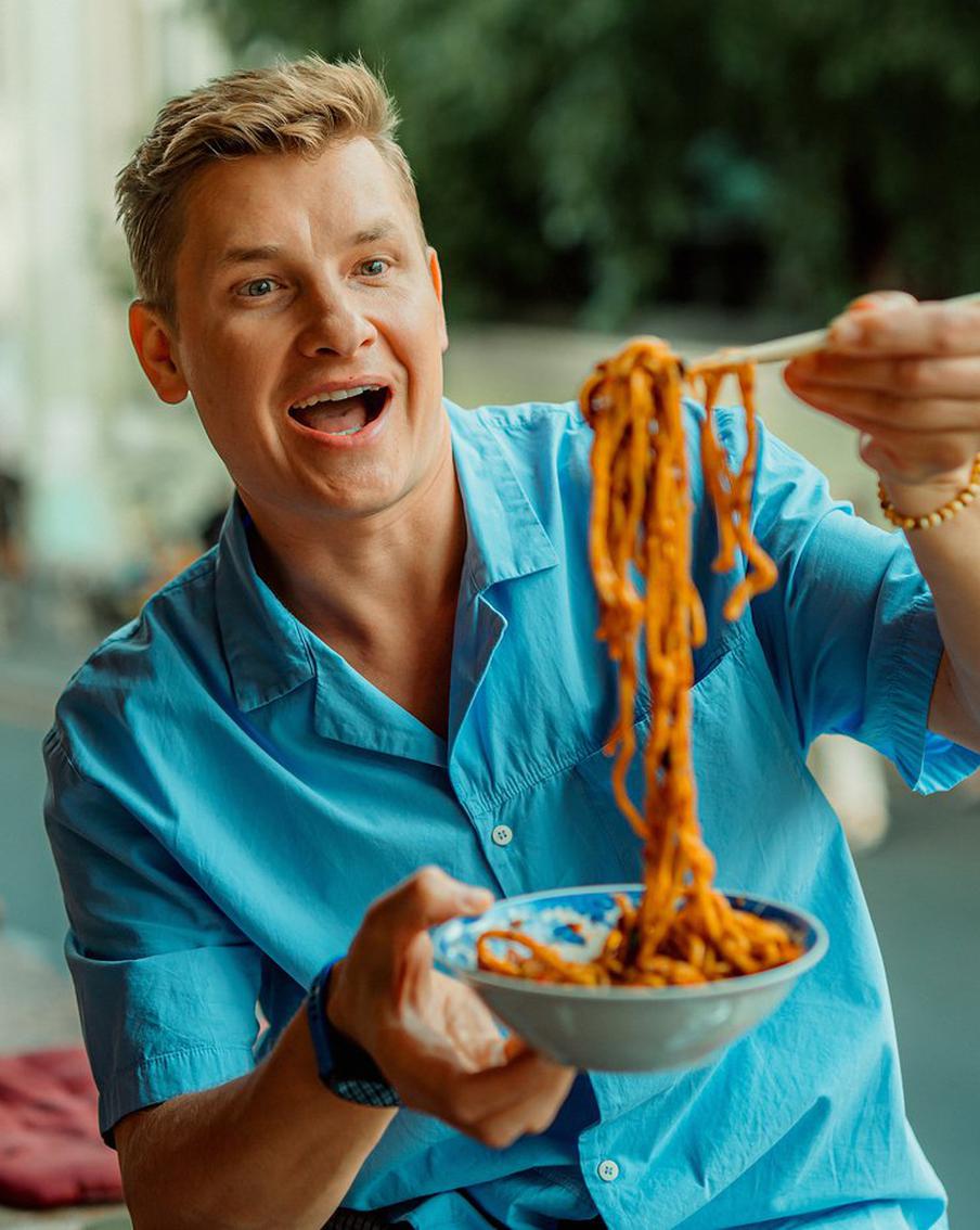 "Ел кенгуру, питона, лягушек, черепах": Александр Белькович рассказал про гастрономические пристрастия