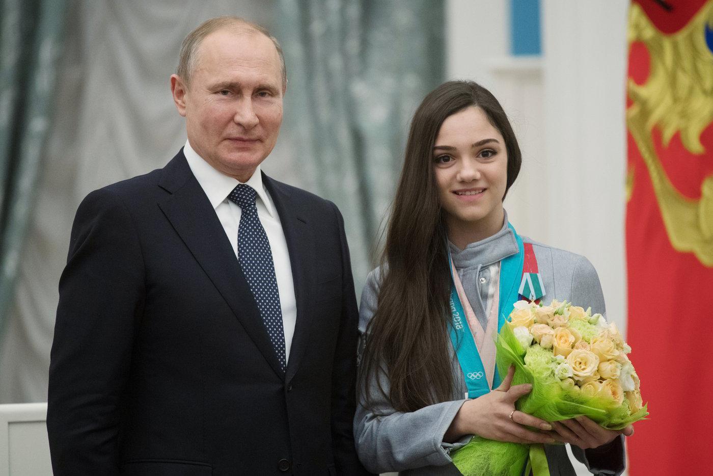 Медведева заявила, что ледовые шоу заменяют фигуристам международные турниры