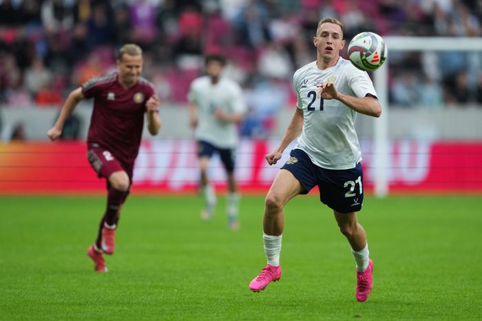 Сборную России по футболу проверят горячие парни