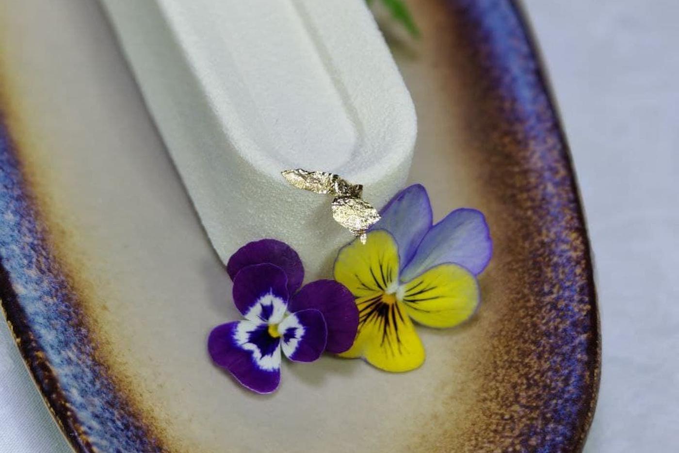 Как цветы и зубы изменили жизнь медсестры из Москвы: в 43 года окончила колледж известным кондитером