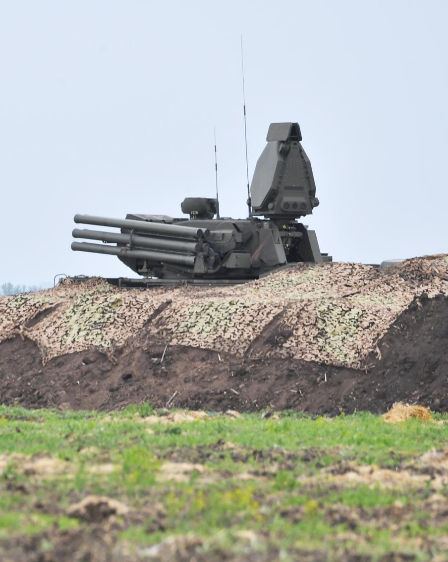 За сутки ПВО РФ перехватила HIMARS, авиабомбы и 240 дронов