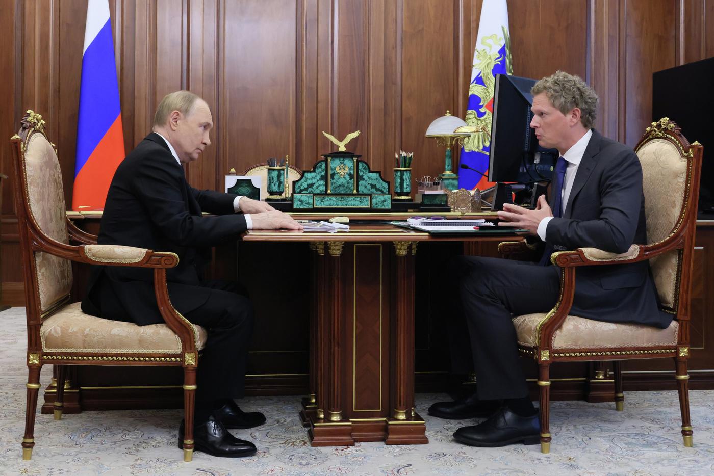 Путин провёл рабочую встречу с главой ФНС Егоровым