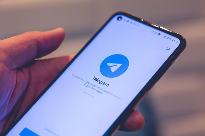 Роскомнадзор ввёл ограничения в работе Telegram и WhatsApp*