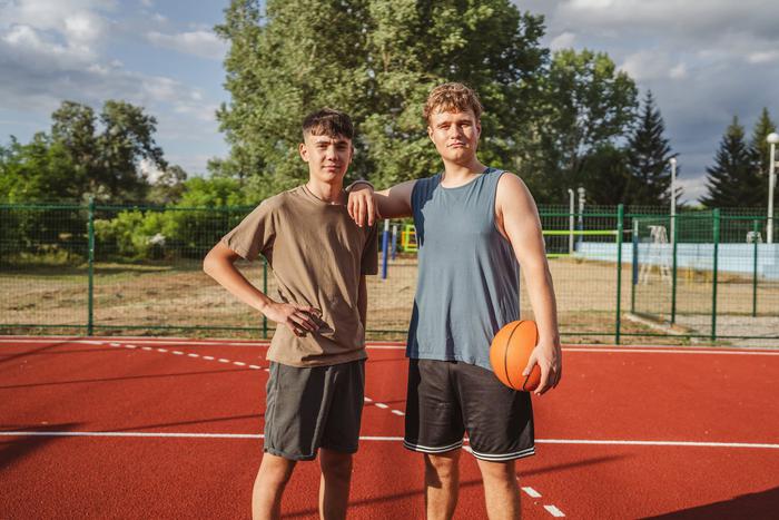 Афиша на 14 августа: учимся бросать мяч и смотрим фильм Хичкока