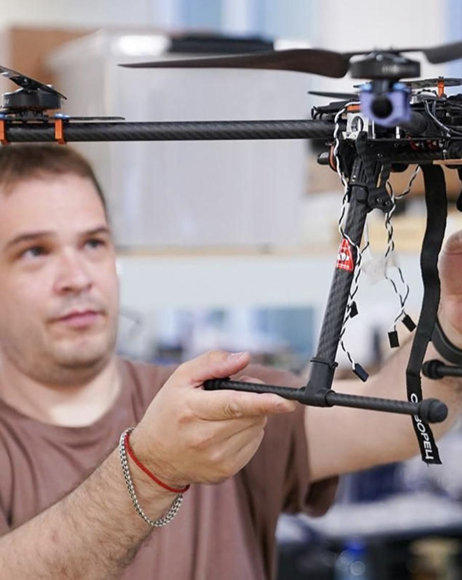 Выставка беспилотных и роботизированных технологий открылась в "Сколкове"