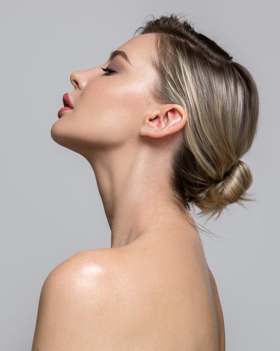 Почему второй подбородок может начинаться с плоскостопия