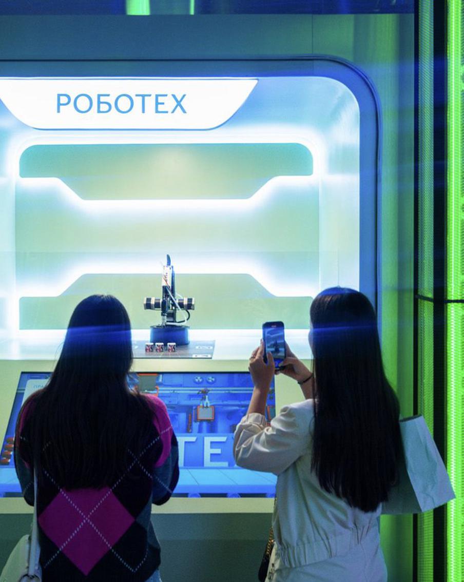 Собянин: Более 2,5 млн гостей побывали на форуме "Москва 2030" за две недели