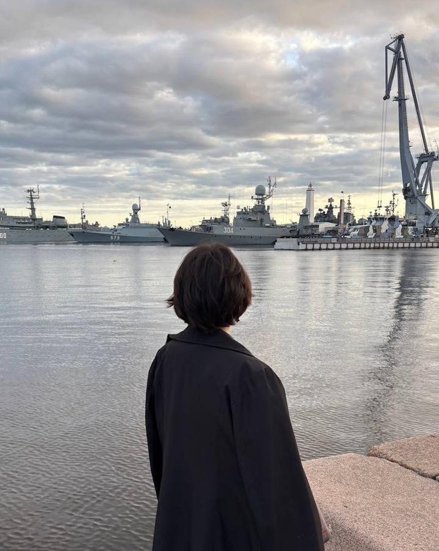 Димитрия чувствует внутри тягу ко всему, что связано с морем, дальними плаваниями. Она не хочет ажиотажа вокруг своего имени, поэтому попросила не показывать лицо