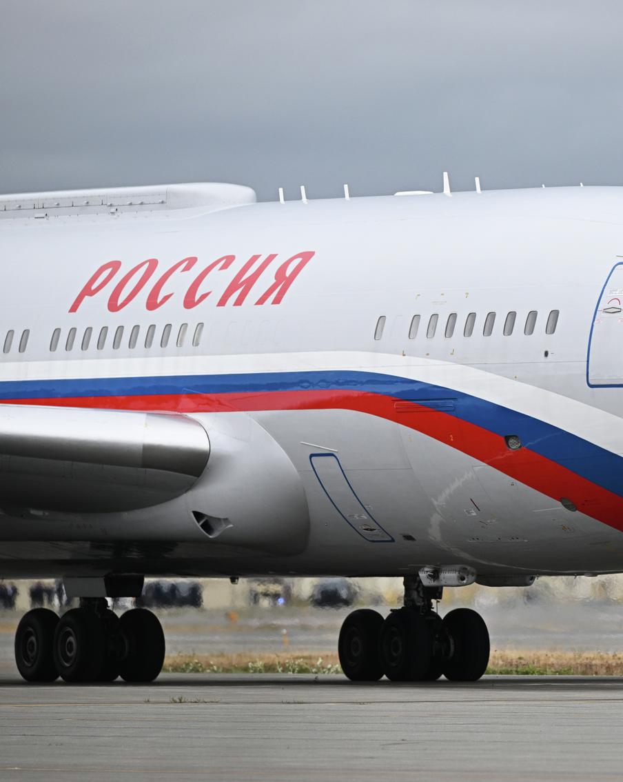 Самолёт спецотряда "Россия" покинул Анкоридж