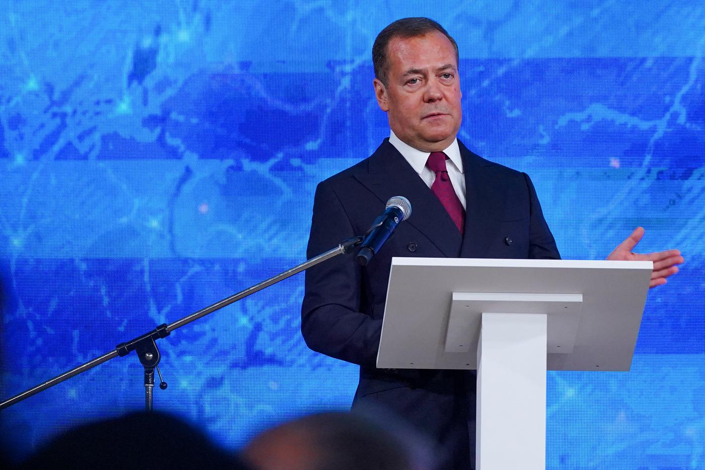 Медведев: Путин и Трамп показали возможность переговоров без предварительных условий