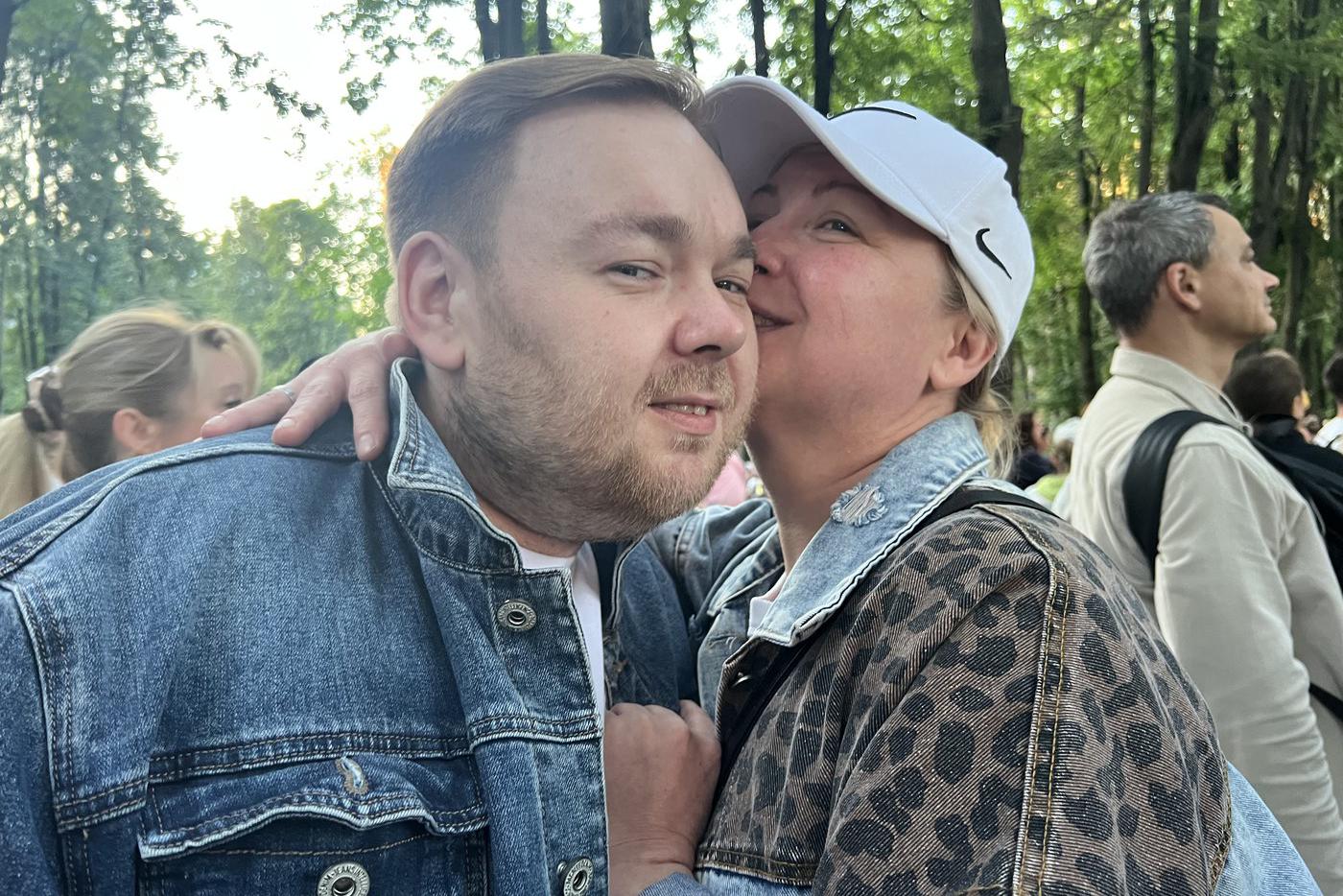 Некоторые особенно любят лирические песни.