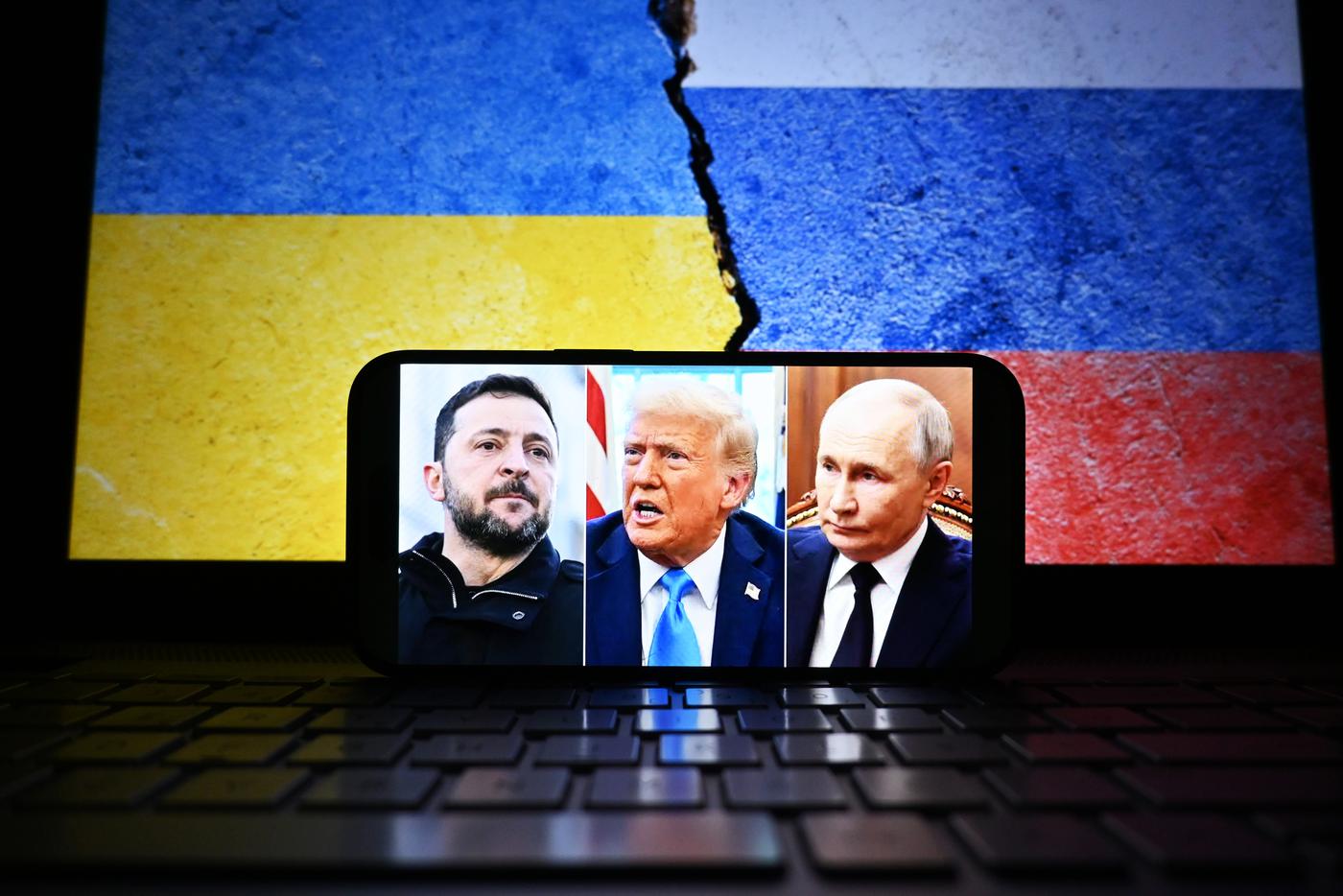 Стала известна дата возможного проведения трёхсторонней встречи по Украине