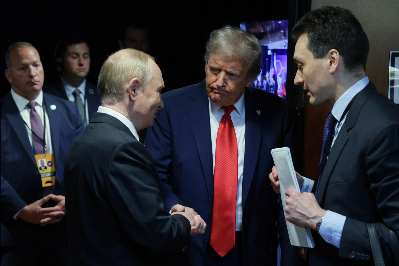 Дональд Трамп вступил в сговор с Владимиром Путиным ради мира на Украине