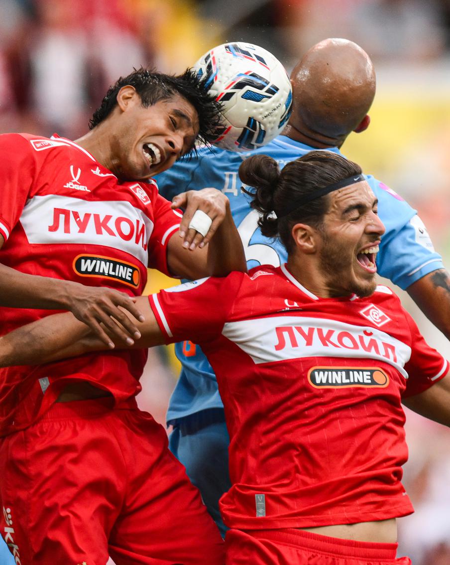 Решения арбитра не спасли "Спартак": москвичи не дожали "Зенит"