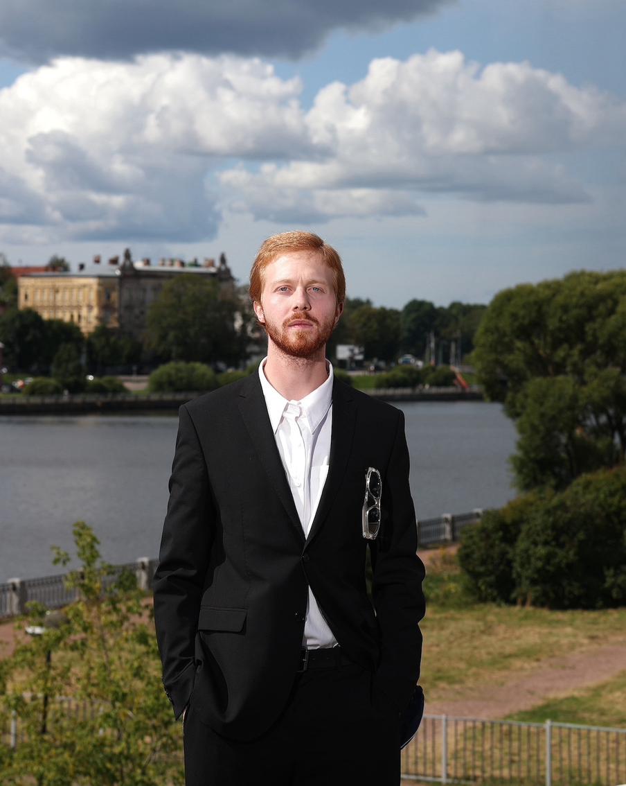 "Иван Кудрявцев спас меня от убийства других людей": режиссёр Филипп Ларс рассказал на фестивале "Окно в Европу", как снимал свой дебют