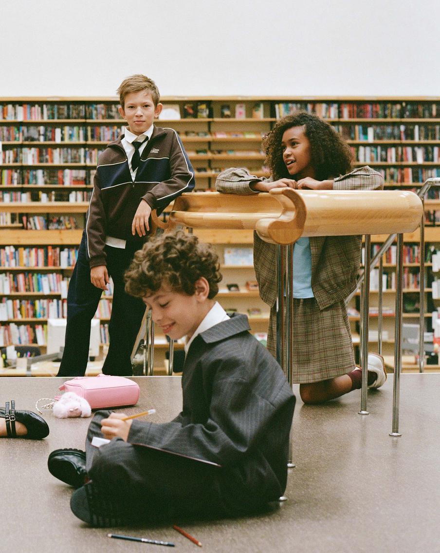 7 брендов школьной одежды, которые сделают образ стильным и удобным