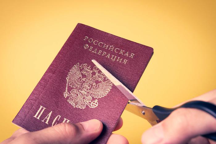 Главу азербайджанской диаспоры Урала лишили гражданства России