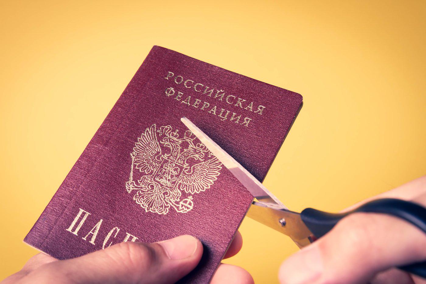 Sputnik: главу азербайджанской диаспоры Урала лишили гражданства РФ